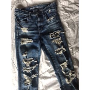 Distressed American Eagle Jeans/Jeggings